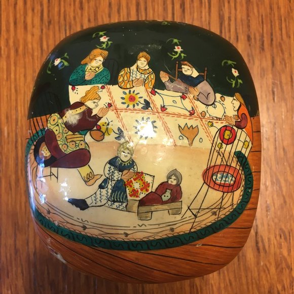 Lacquer Trinket Box - Picture 2 of 10